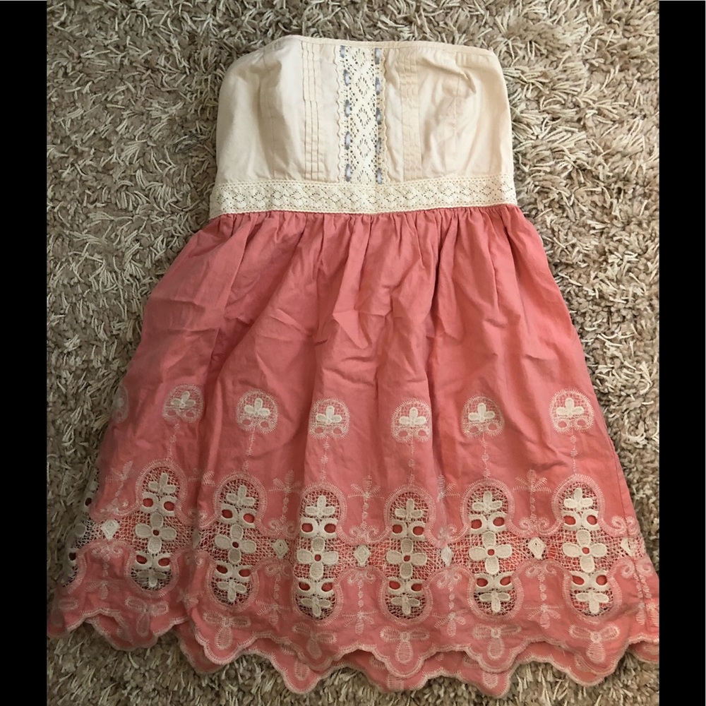 Gently used strapless embroidered dress w/ pockets